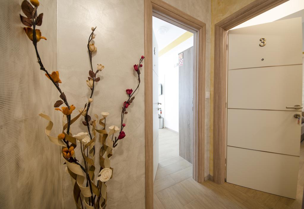 Guest House Mia สปลิท ภายนอก รูปภาพ